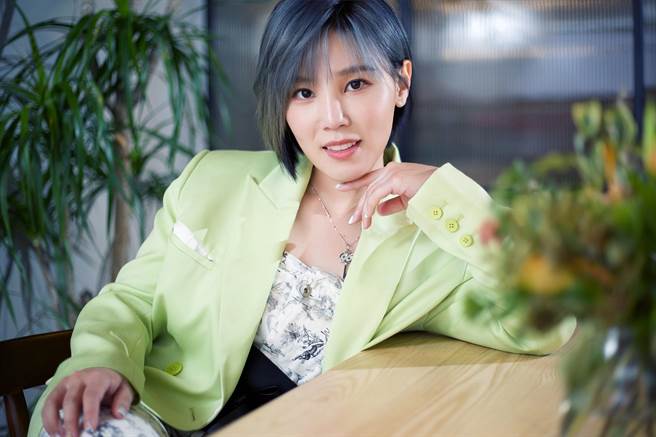 李佳薇推出新專輯《痛快》宣告演藝工作全面回歸。（羅永銘攝）