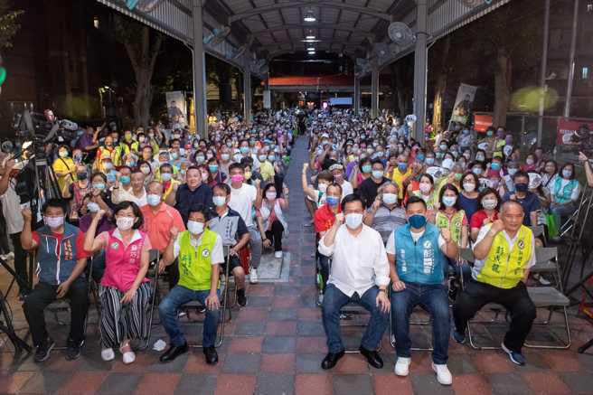 民進黨新北市長參選人林佳龍（右3）。（圖／翻攝自林佳龍臉書）