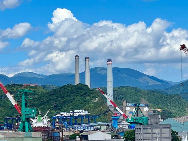 行動小組認為，市府「以補正資料之名行拖延公投之實」，將於15日舉行記者會，公布補正及回函資料。（陳彩玲攝）