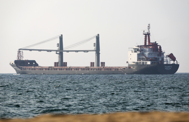 土耳其國防部表示，今天又有兩艘載運穀糧的船隻駛離烏克蘭位於黑海的港口，這讓依聯合國居中斡旋達成的協議駛離烏克蘭的船隻總數達到16艘。（圖/ 美聯社）
