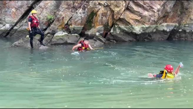 消防人员目前持续搜救失联的男子。（民眾提供）