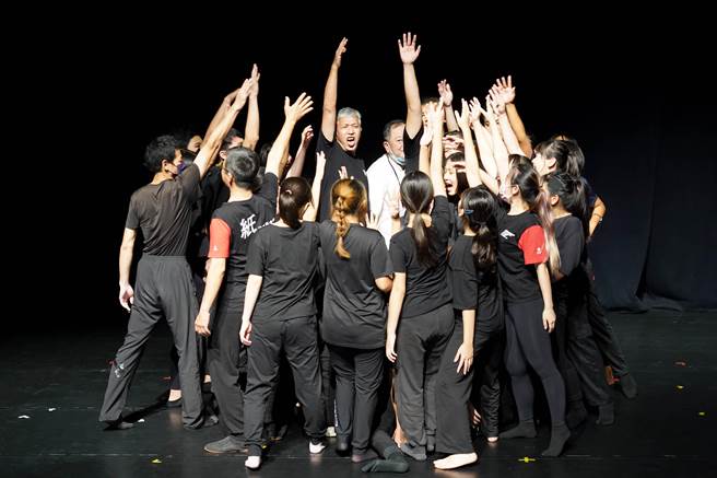 紙風車劇團攜手屏東縣政府舉辦「青少年戲劇夏令營」，今（14）日舉行成果發表會。（紙風車文教基金會提供）