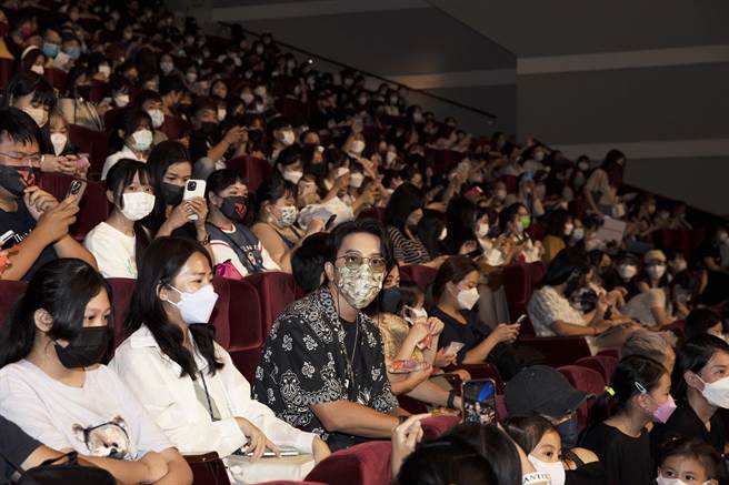 坤达到场支持「原来的少年」演唱会。（宜辰整合行销提供）