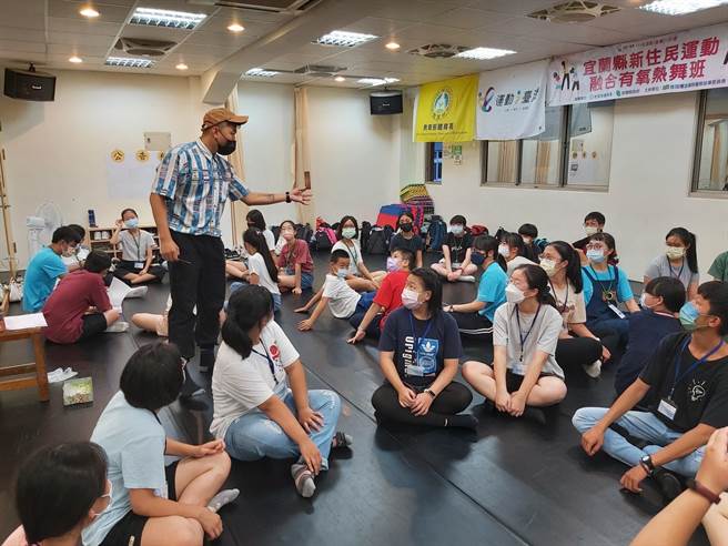 兰阳青年文艺营由40位对文学有兴趣的宜兰学子报名组成的，始于8月12日至14日共3天营队的行程规画，以宜兰市中山国小作为课程教室，跨足至望龙埤生态步道、兰阳绿野生态农场及宜兰市旧城风光。（宜兰县救国团提供／吴佩蓉宜兰传真）