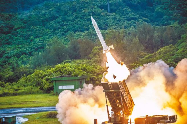 空军防空部射击天弓一型防空飞弹，单枚据悉有百分之七十的拦截成功率。（国防部提供）