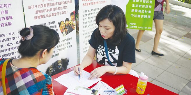 流浪动物花园勤力传播生命教育、导正饲育观念。   图／流浪动物花园协会提供