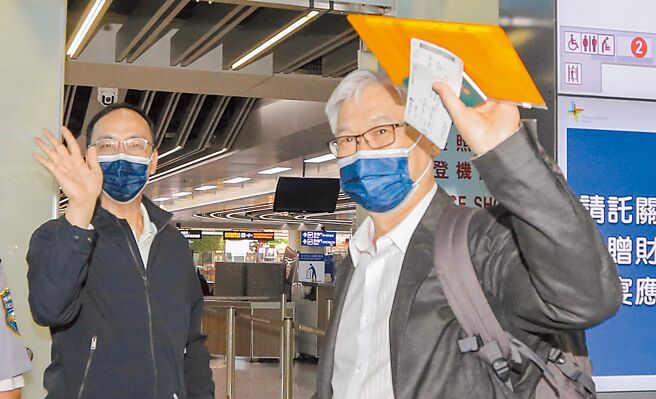 国民党主席朱立伦（左）13日指出，夏立言出访大陆事先做过评估，这个时机对国民党年底选举确实不利，却是对台湾好、台湾人民好。图为朱立伦6月2日启程赴美访问，成员包括副主席夏立言（右）。（本报资料照片）