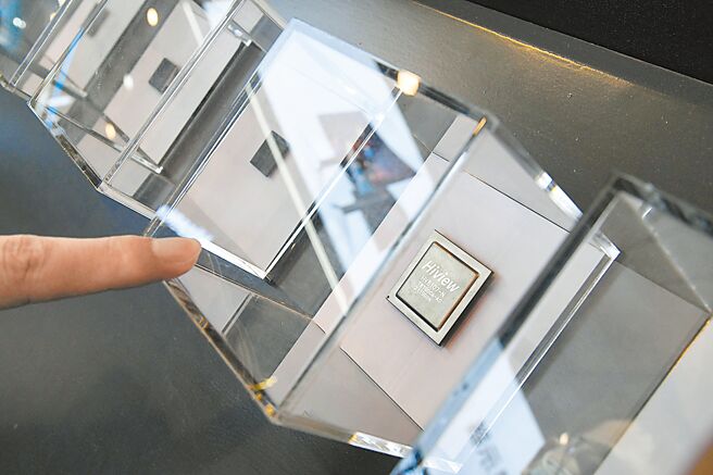 大陆芯谋研究首席分析师顾文军指出，美国晶片法案生效后会形成虹吸效应，中国需发挥新型举国体制优势，强化顶层设计，加强统筹全局。（新华社）