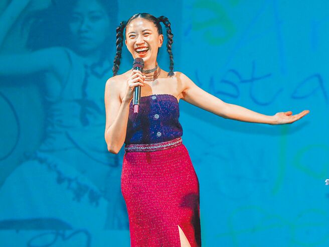 9m88昨办新专辑签唱会，吸引许多粉丝到场支持。（粘耿豪摄）