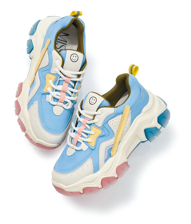 SOGO忠孝館MISS 21笑臉撞色老爹鞋，原價4280元，特價2780元。（SOGO提供）