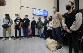 泰國機場攔截救9人返台 揪出「1柬埔寨人蛇成員」法院深夜羈押禁見