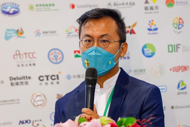 人间福报永续长赵先之提出「人间永续蔬食减碳倡议」的观点，从蔬食角度诠释减碳关系。图／佛光山提供