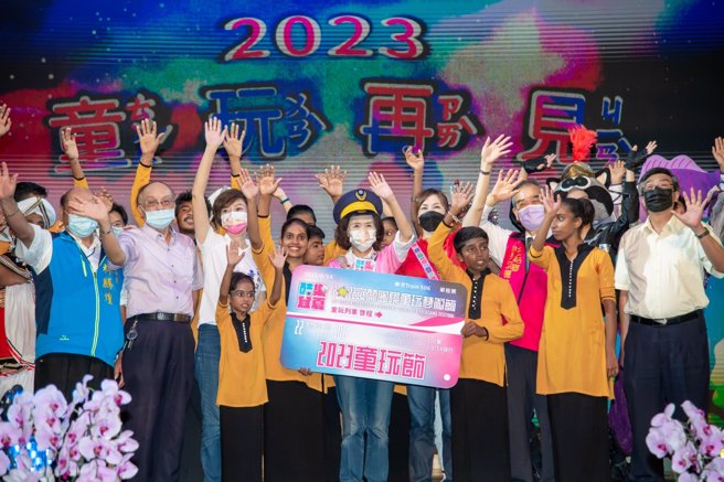 林姿妙感谢所有参与童玩节活动的工作伙伴、表演团队、和远道而来共襄盛举的大家。(取自林姿妙脸书)