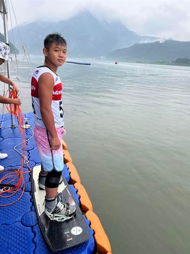 楊書愷有「滑水神童」稱號，年紀輕輕已經有多年征戰國際賽的經驗。（蔡健棠提供）