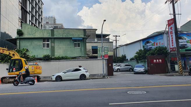 位在三重顶崁工业区内的三重中兴段都更案，于今(15)日开始公开展览，本案同时申请新北都更一、二箭，都更审议完成后就能申请建照开工动土，预计于2024年完工。(新北市都市更新处提供)