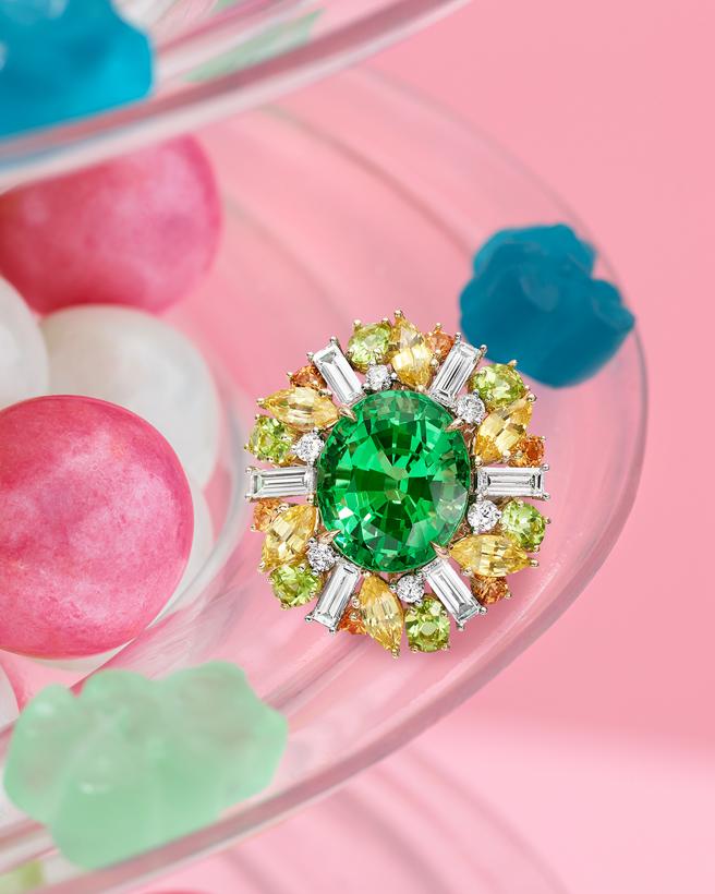 海瑞温斯顿在炎热的夏天主打Winston Candy系列珠宝作品，予人甜美沁凉之感。（Harry Winston提供）