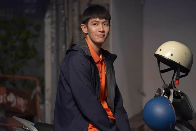 柯震东饰演从没谈过恋爱的小洪，对感情相当迟钝。（甲上提供）