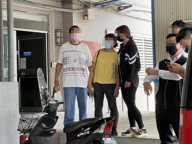 家属都难过不已。（蔡依珍摄）