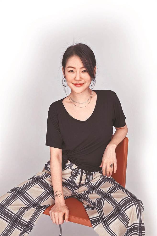 小S曾因为爱上阿雅煮的起司通心粉，吃到像怀孕5个月。（金星文创提供）