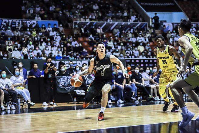 王律翔国中毕业就赴美打球念书。(高雄钢铁人提供)