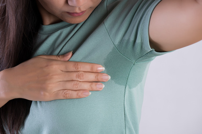 中醫診所指出，腋下經常流汗很可能是因為心臟虛弱。(示意圖/達志影像)