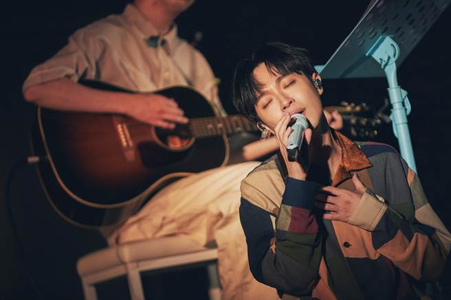 吳青峰《馬拉美的沙龍》衛武營演出完美落幕。（環球音樂提供）