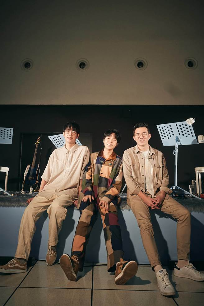 吳青峰《馬拉美的沙龍》衛武營演出完美落幕。（環球音樂提供）