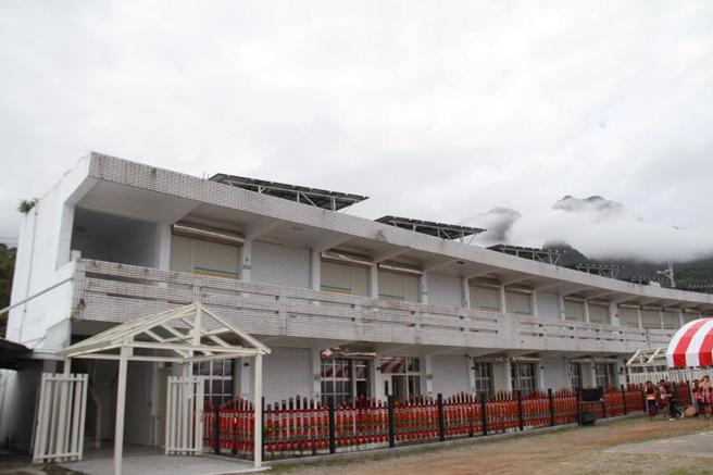 解决高龄人口逐年增加的长照需求，台东县政府整合医疗照护资源、建构完善长照体制，将废校閒置校舍空间活化为地区长照中心，盼打造健康高龄友善城市。（图/ 中央社）