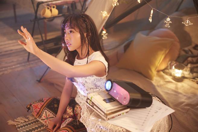 蔡佩軒日前拍攝新單曲〈是你給我整片星空〉MV。（索尼音樂提供）