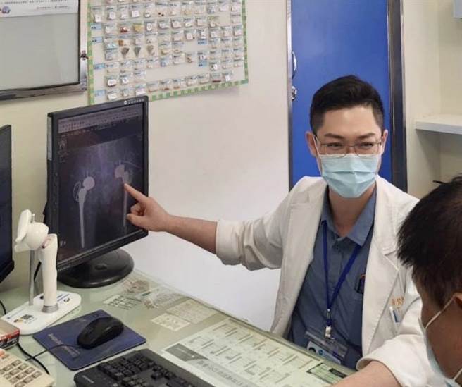 台中大里仁爱医院骨科医师黄赞文指出，长者如不幸发生髋部骨折，最好的治疗方式仍是尽早进行手术，让病人儘早开始下床活动和肌力训练。（大里仁爱医院提供／冯惠宜台中传真）