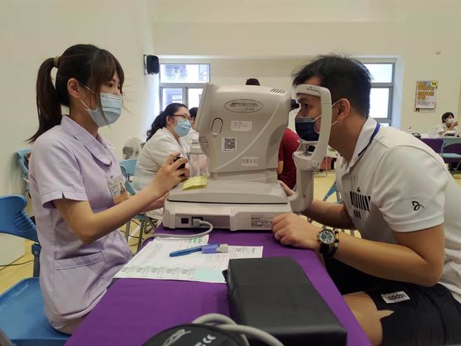 有鑑於員警工作24小時不間斷全年無休，往往容易忽略自身健康，間接影響工作效率及品質，蘆洲警分局特委託新店耕莘醫院於15、16日及22、23日上午8時至下午1時，分4梯次辦理健康檢查活動。(蘆洲警分局提供)