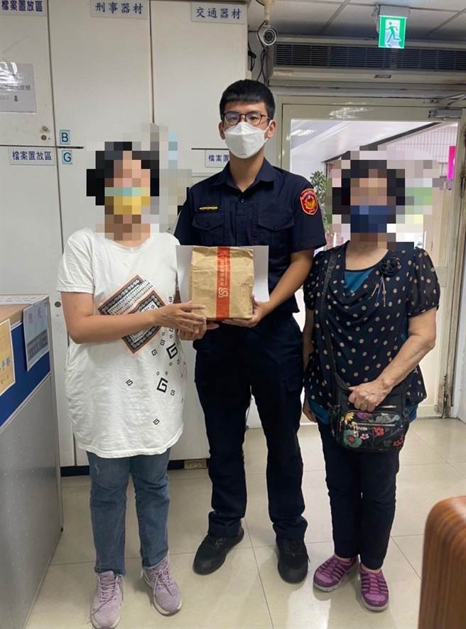 失主林姓女子感謝拾獲人和員警讓她免遭損失。（警方提供）