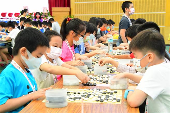 全國一千多名的小棋手齊聚參賽。（南山中學提供／李奇叡新北傳真）