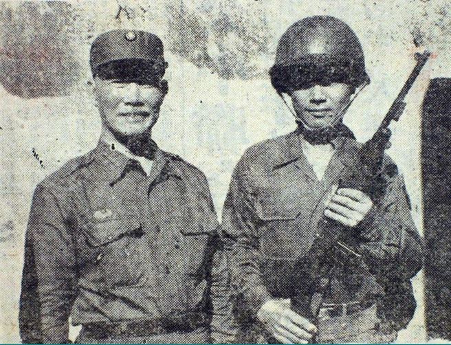 陈诚副总统身穿戎装，视察金门陆军部队。（徵信新闻报，中时摄影组摄）