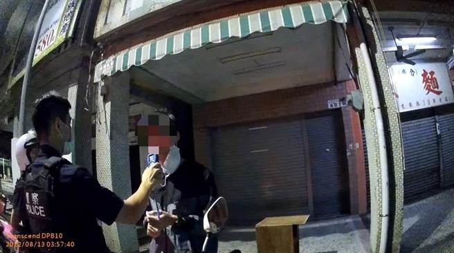 21岁的林姓男子全身酒气且精神恍惚，林男坦承才刚去完夜店，准备回台南，浑身酒气的林男还辩称「我很清醒」，执意要骑车飙回去。