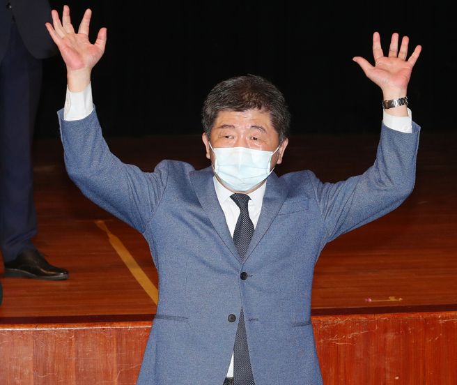 民进党台北市长参选人陈时中与对手年龄稍有落差，玩起网路迷因哏攻防较落下风。 （资料照片）