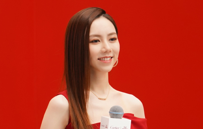 邓紫棋不仅有好歌喉，外貌也出色。（图／微博）