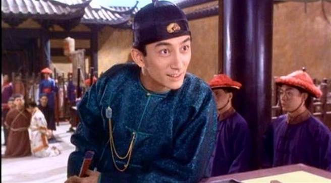吴启华在周星驰电影《九品芝麻官》演颂师方唐镜，为网民所津津乐道。（图／《九品芝麻官》剧照）