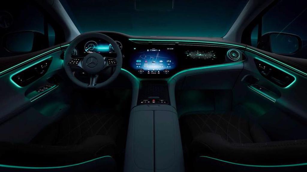十月中全球發表，賓士 EQE SUV 豪華純電休旅內裝風格搶先公開(圖/DDCAR)