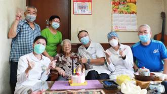 居家醫療守護6年 慈濟團隊替百歲人瑞暖壽慶生