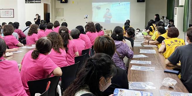 山城地区新住民，如能完成培训课程，通过考试取得证照后，就可立即投入长照行业，每个月都有稳定的收入。（民眾提供）