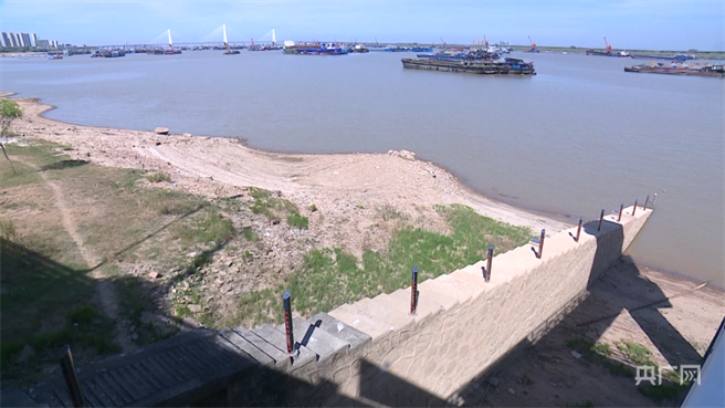 大陆南旱北涝!速调三峡水库群补长江水，严防强降雨洪害黄淮黑龙海河。图为枯水期的洞庭湖。（央广网）