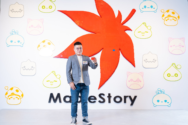 《新枫之谷》产品经理周仕韬现场合成最后一块枫叶乐高 象徵与忠实玩家们共同开启新的冒险篇章