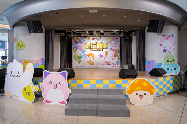 《新枫之谷》「翻玩枫潮积木展」还原游戏经典场景积木城！