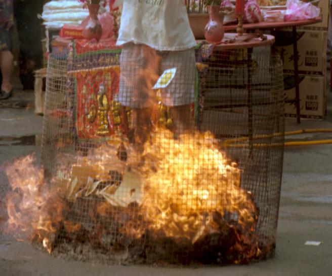 买房会想避开「能烧金纸的社区」？(韩同庆摄)