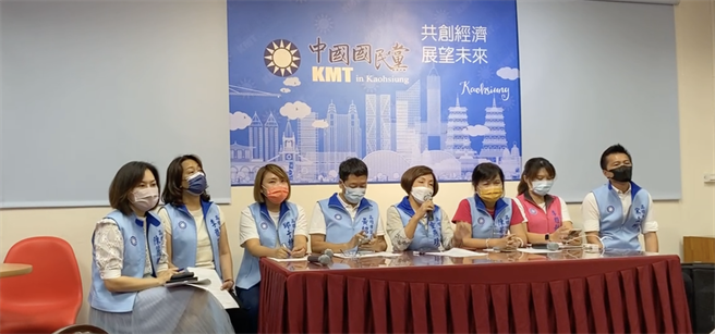 高市议会国民党团今开记者会，就这次建案工安意外，要求陈其迈别护短、轻公安，同时要求工务局长杨钦富下台负责。（柯宗纬翻摄）