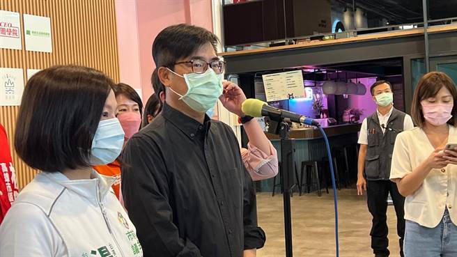 针对蓝营要工务局长杨钦富下台，高雄市长陈其迈今出席活动时未正面回应，他强调，责任鑑定交由专业。（柯宗纬摄）