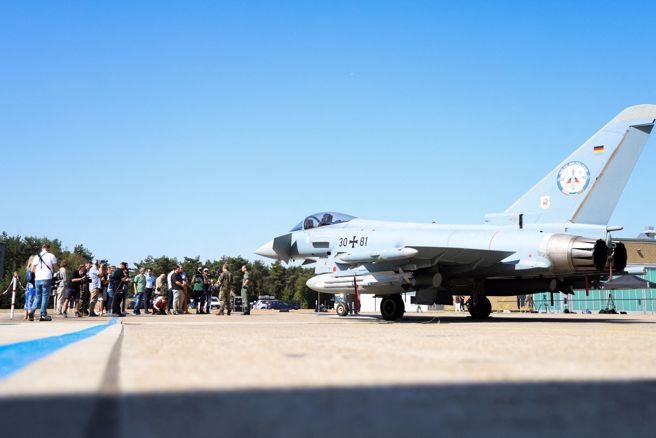 图为欧洲颱风战机（Eurofighter Typhoon）。(图／路透社)