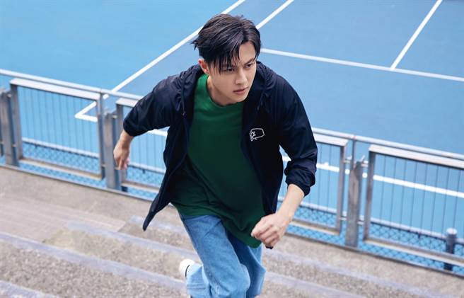 王子为品牌跨界合作拍摄主视觉。（CHECK2CHECK提供）