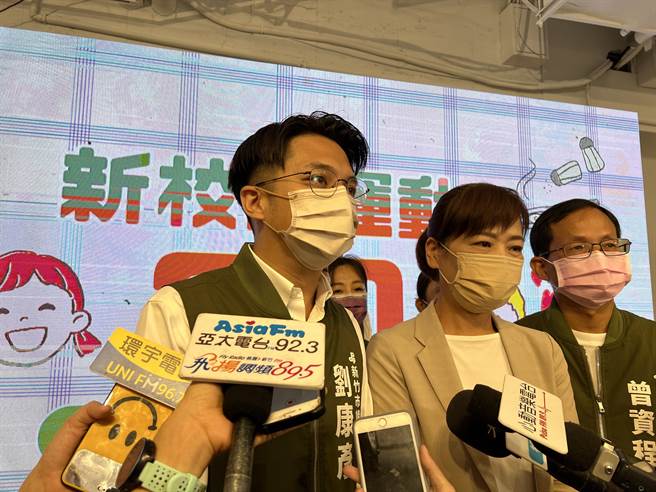 沈慧虹竞选团队发言人刘康彦（左）指出，政见是公共财，只要是对人民、建设有利的政策，都是好政策，所以欢迎大家一起提出。（王惠慧摄）